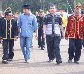 Karunsi’e Dongi Lantik Lembaga Adat