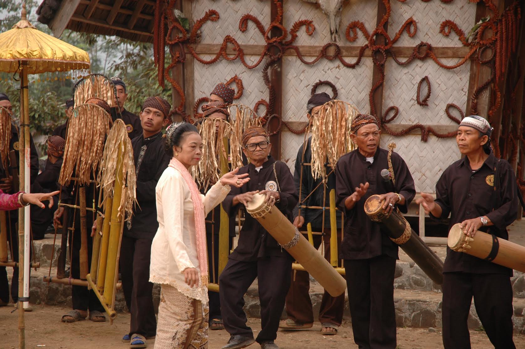 Kesenian Tradisional Meriahkan Ritual Seren Taun Cisungsang Banten 2018