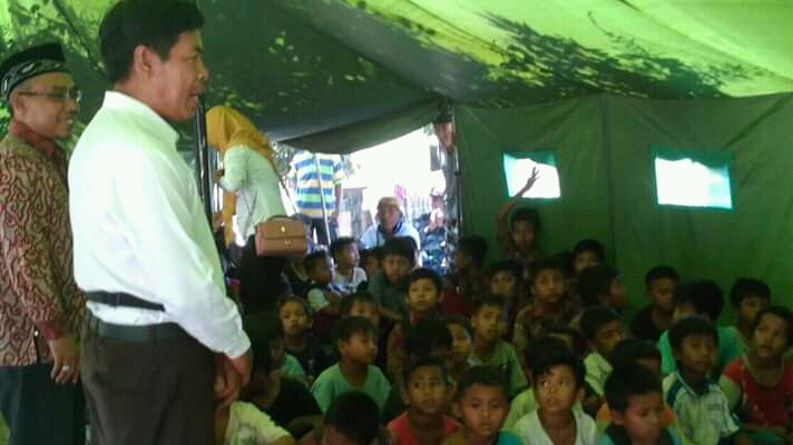 Forum Pemuda Sukadana Dirikan Sekolah Darurat di Lokasi Pengungsian Desa Sukadana Lombok Utara